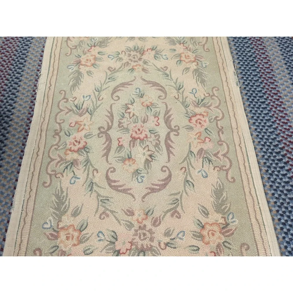 Vintage Hooked Rug, Good Condition, Pretty Floral Design 35